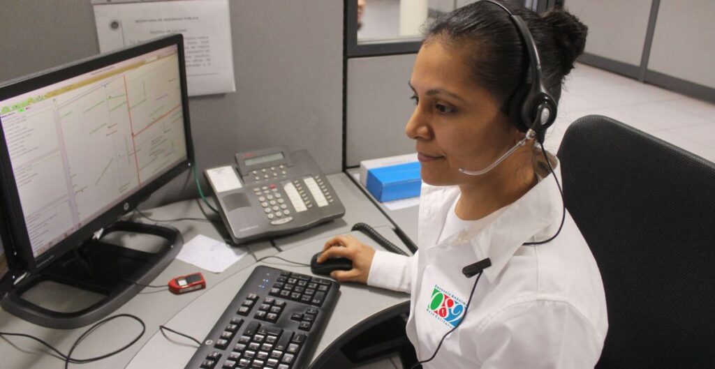 An inbound call centre agent at work on her computer
